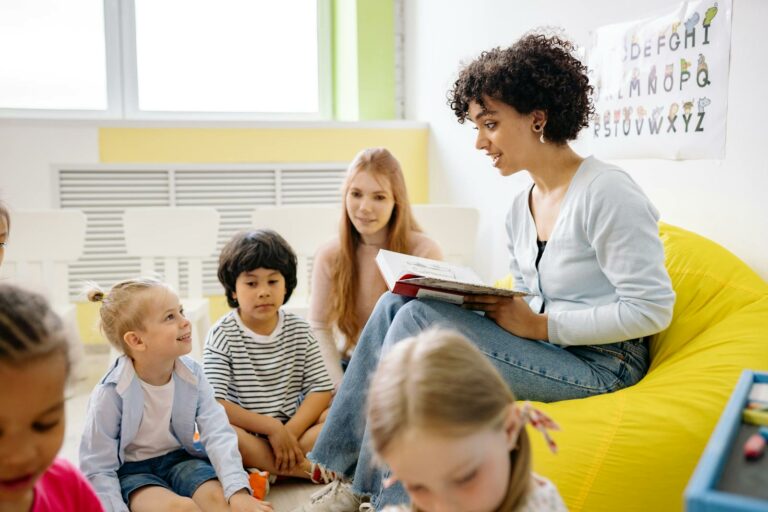 Przedszkole dwujęzyczne a rozwój językowy: Jak wspierać małych uczestników w nauce?
